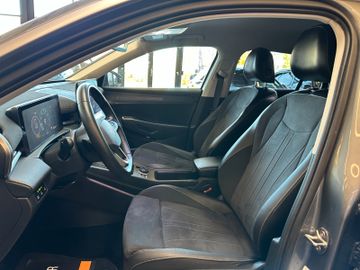 MYAUTOCENTER – Gebraucht- und Jahreswagen mit Werkstattservice in Pfaffenhofen Volkswagen T-Roc Style *1.HAND*19%MWST*ALCANTARA*CARPLAY*