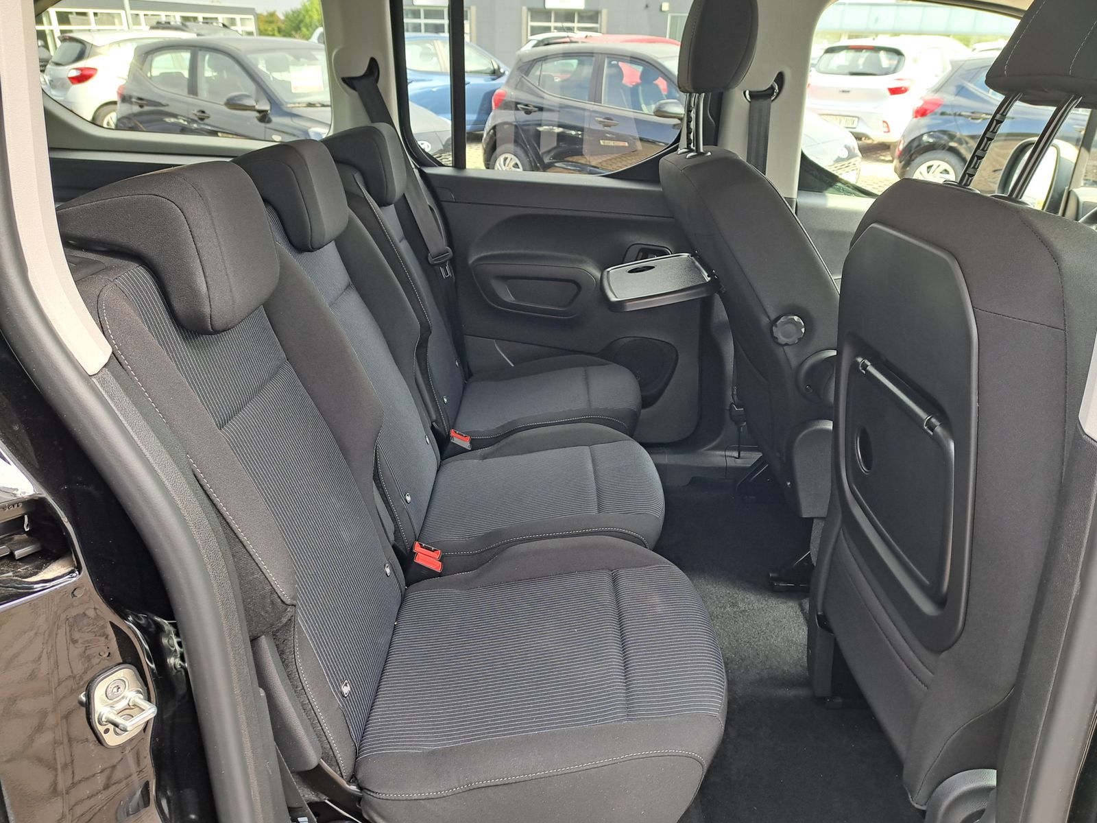 Fahrzeugabbildung Fiat Doblo Kombi L2 1.5 HDi 130PS 7-SITZE AUTOMATIK