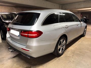 Mercedes E 200 - 4