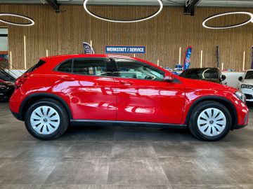 Mercedes-Benz GLA 200 *ACC*PDC*NAVI*TOTWINKEL*KLIMA*LED*