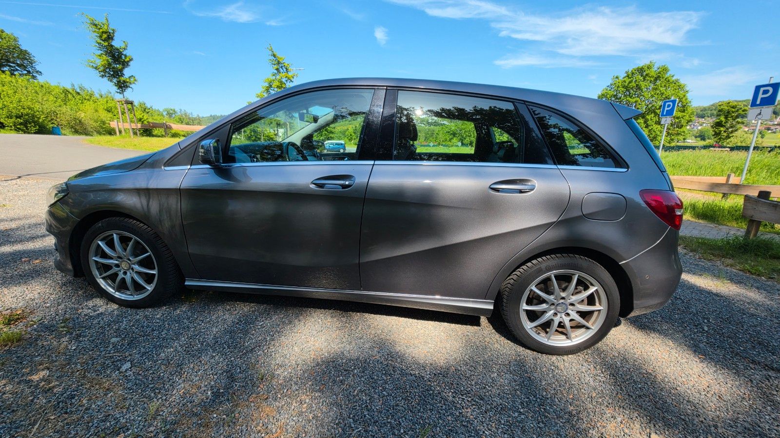 MERCEDES-BENZ B 180