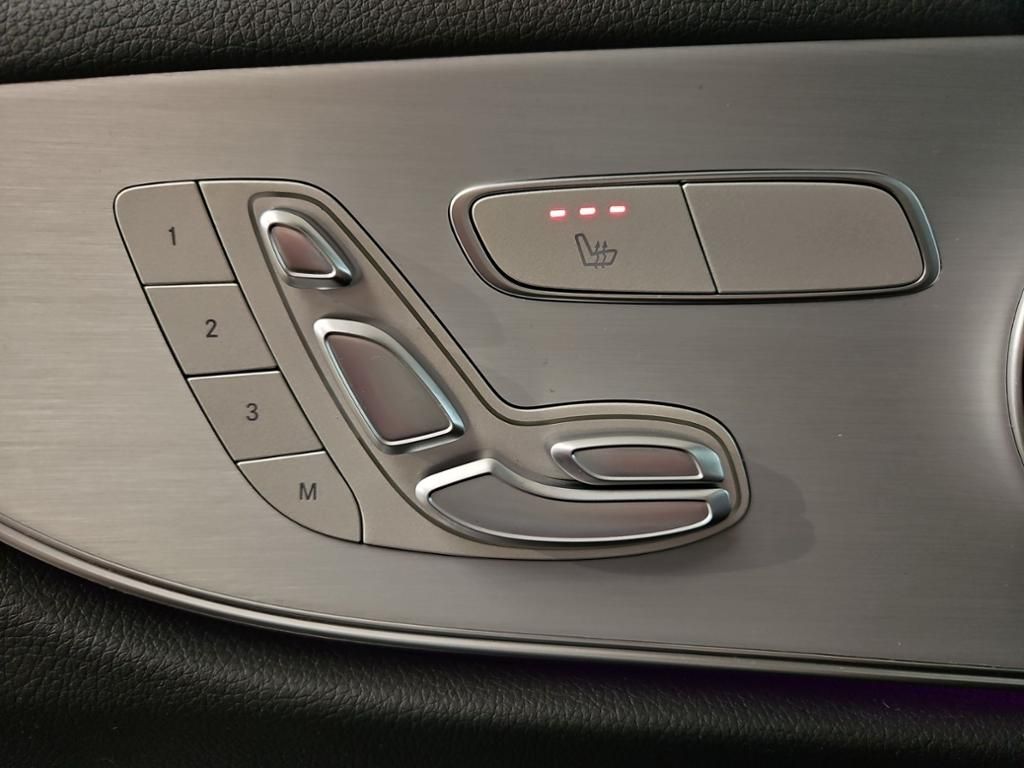 Fahrzeugabbildung Mercedes-Benz E 220 d Coupé AMG Night Pano ACC 360° Multibeam