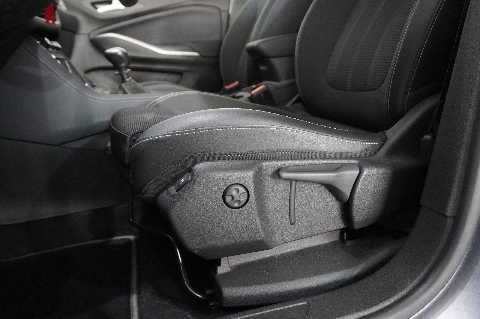 Fahrzeugabbildung Opel Grandland (X) 1.2T GS SPORT NAVI/LED/VIRT./DAB+
