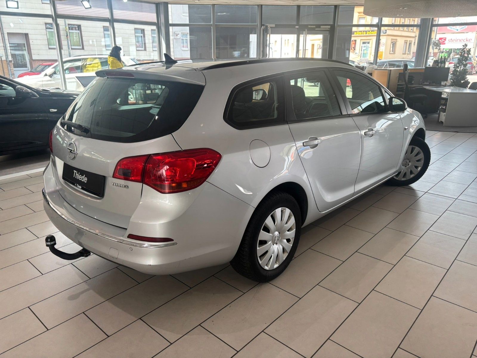Fahrzeugabbildung Opel Astra J ST 1.4T Edition AHK/ALLWETTER/SHZ/NAVI