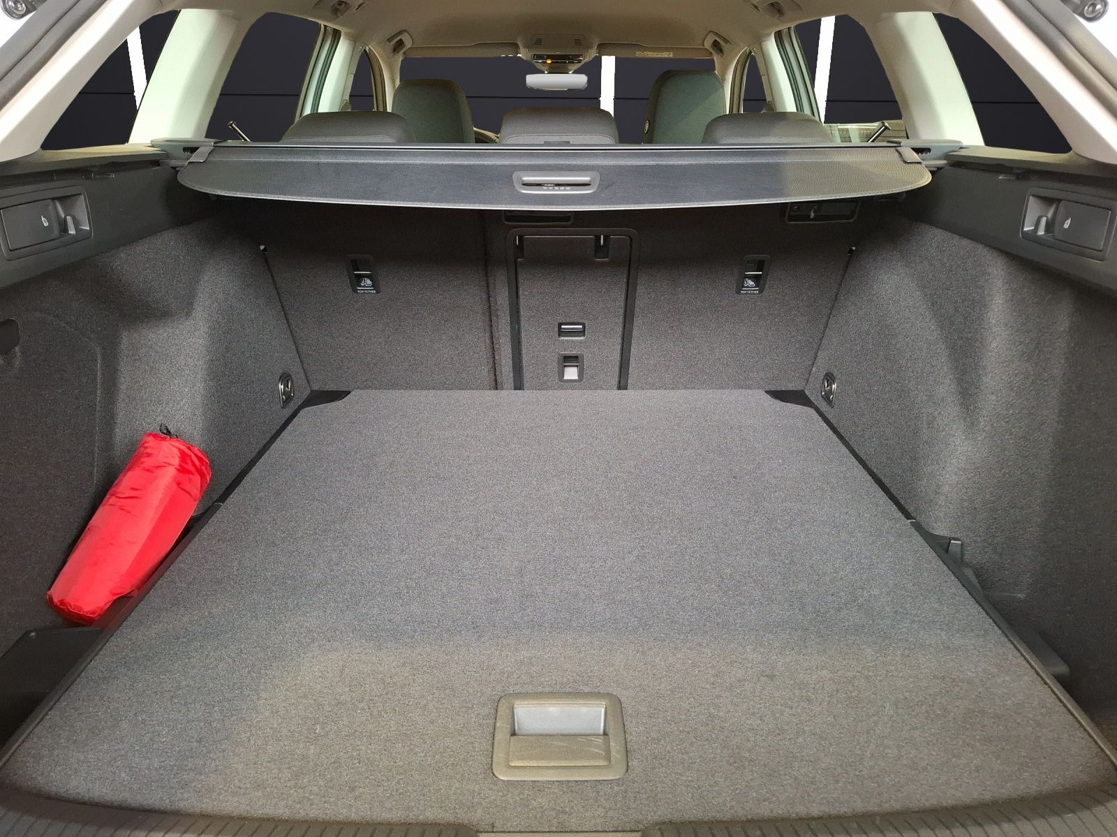 Fahrzeugabbildung Volkswagen Golf VIII Variant TSI Life Standhzg. LED Navi HU