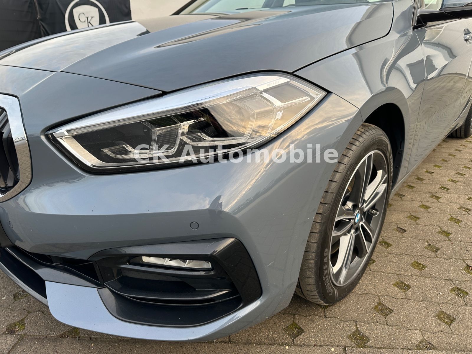 Fahrzeugabbildung BMW 118d Sport-Line/Shadow-Line/Navi/Pano/LED/PDC