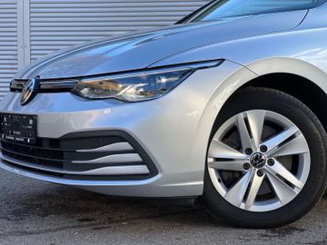 Volkswagen Golf - 8