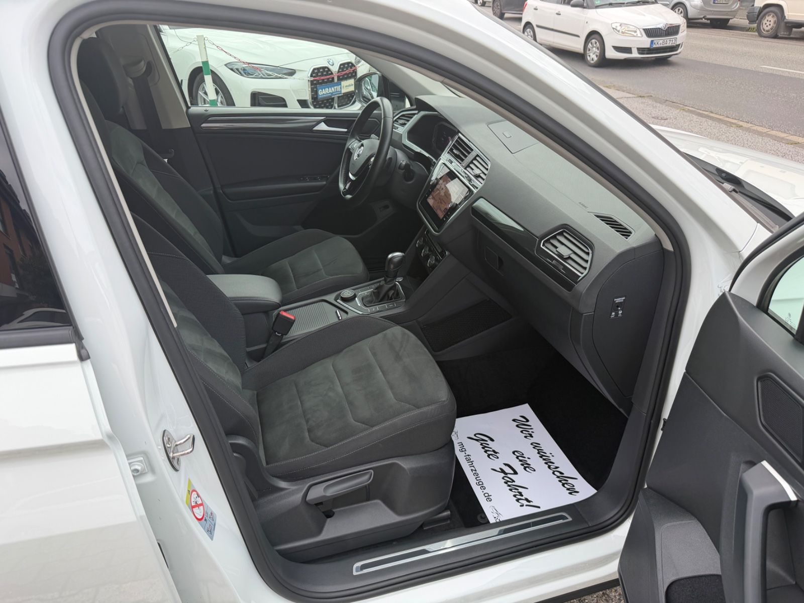 Fahrzeugabbildung Volkswagen Tiguan R-LINE 4Motion LED NAVI KAM. ACC SCHECKH.