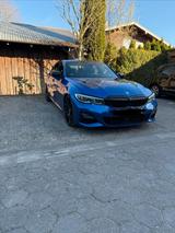 BMW 330i G20 M-Paket in Portimao Blau - BMW 330 Limousine 330i m paket mit Benzin-Antrieb