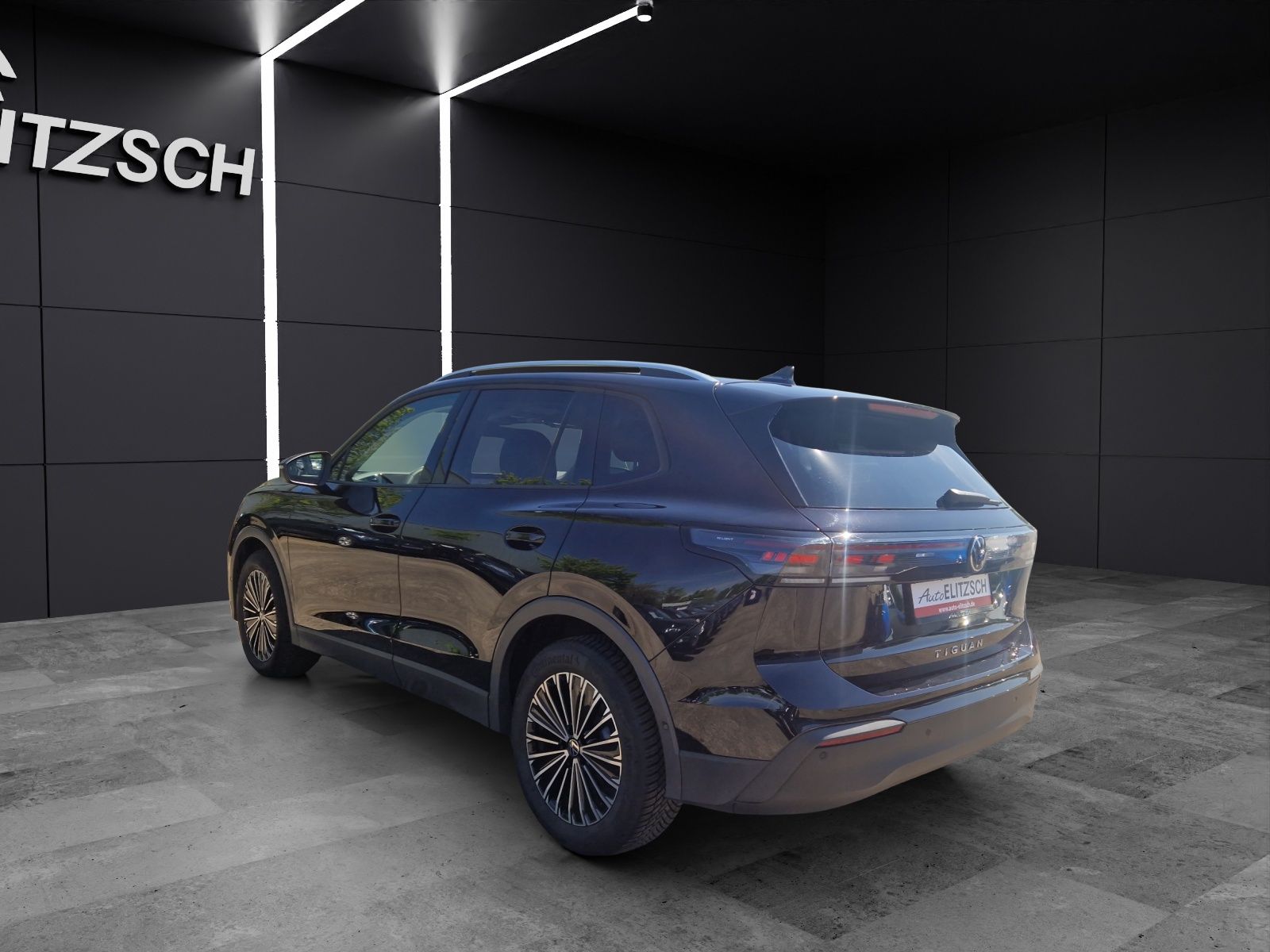 Fahrzeugabbildung Volkswagen Tiguan 2.0 TDI Life DSG LED+ ACC AHK SHZ LRHzg W