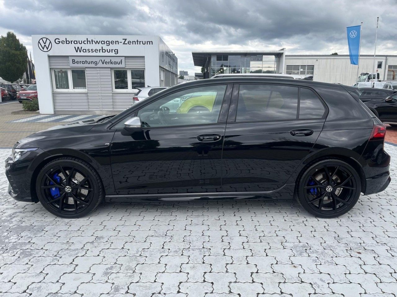 Volkswagen Golf VIII R 2,0 TSI 4Motion DSG IQ L RearView D foto 3
