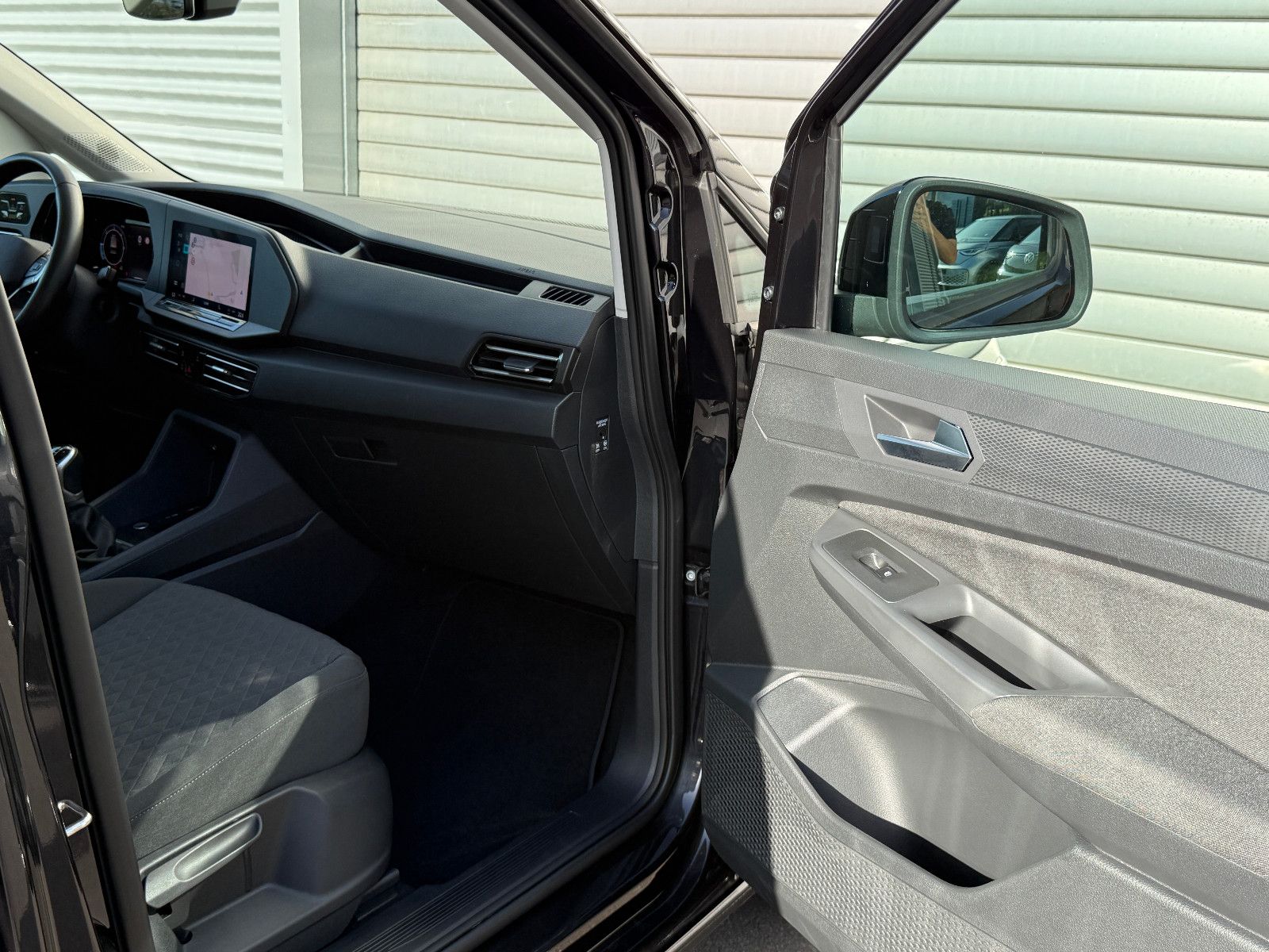 Fahrzeugabbildung Volkswagen Caddy Life ACC AHK Blis Navi LED Kamera SHZ
