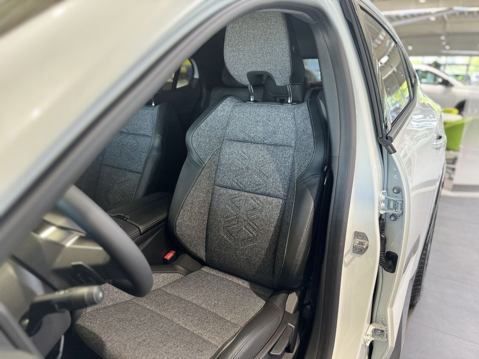 Renault Rafale - Bild 19