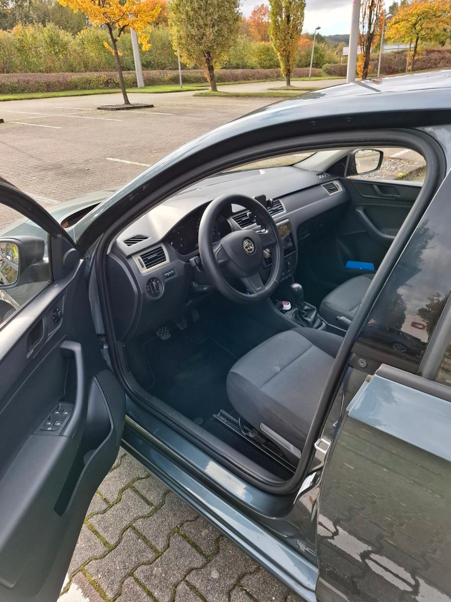 Skoda Rapid 2014 — photo 11
