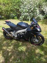 Aprilia RSV 4 Euro 3 - Akra ESD - wenig KM Top Zustand  - APRILIA MOTORRAD