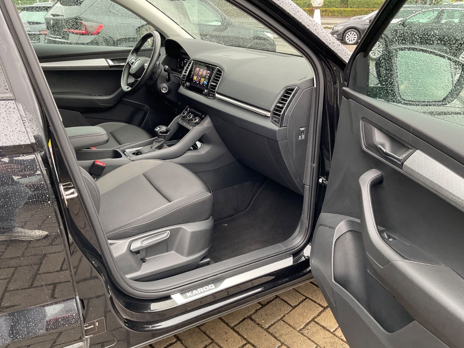 Fahrzeugabbildung SKODA Karoq 1.5l TSI DSG Selection,Kamera,Navi,ACC
