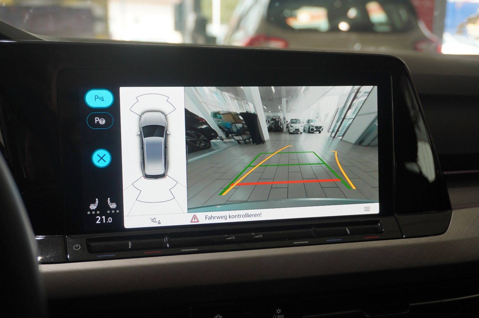 Fahrzeugabbildung Volkswagen Golf VIII Variant 2.0 TDI LIFE NAVI/LED/KAMERA