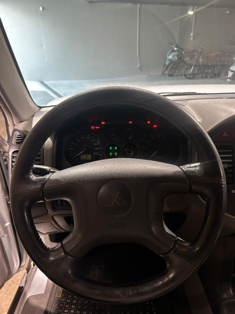 Mitsubishi Pajero 3.2 DI-D 3 portes | 160 ch | BVM | Attelage | Barres de toit | Capteur de pluie