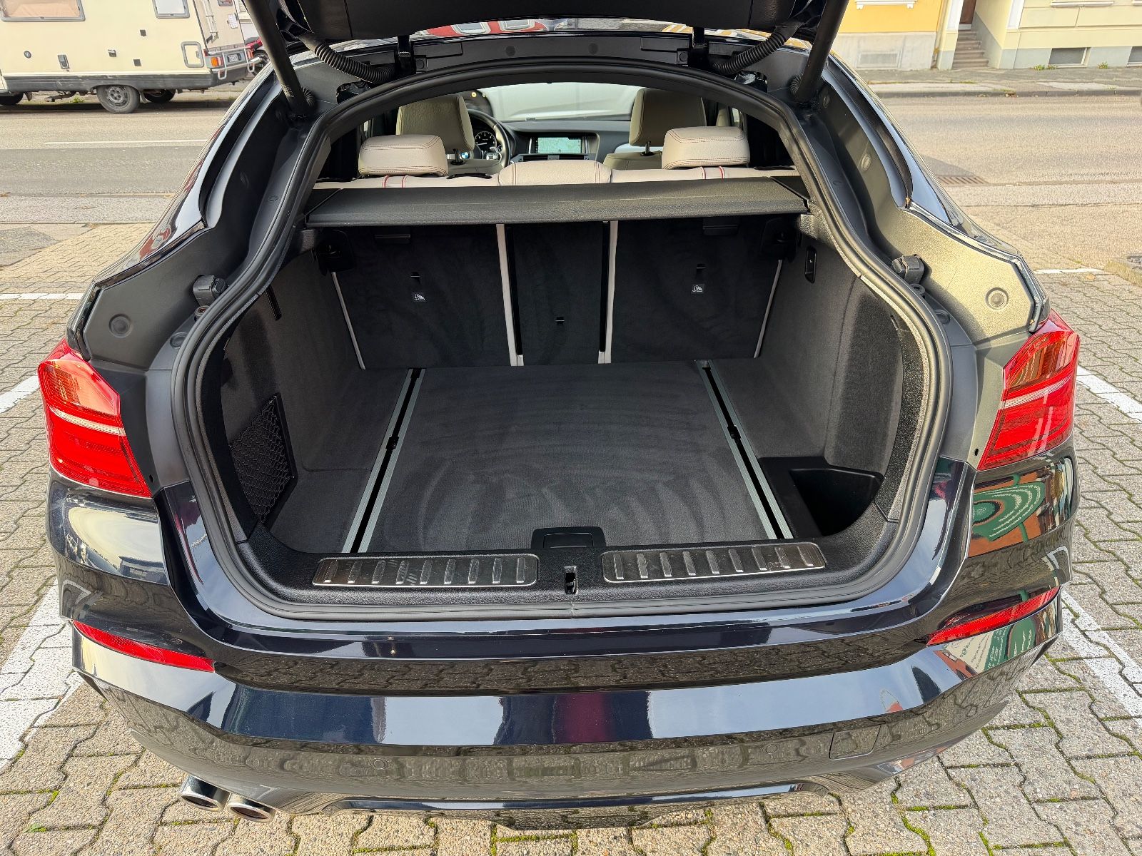 Fahrzeugabbildung BMW X4 xDrive 35 d M SPORT STANDHEIZUNG AHK SD LED
