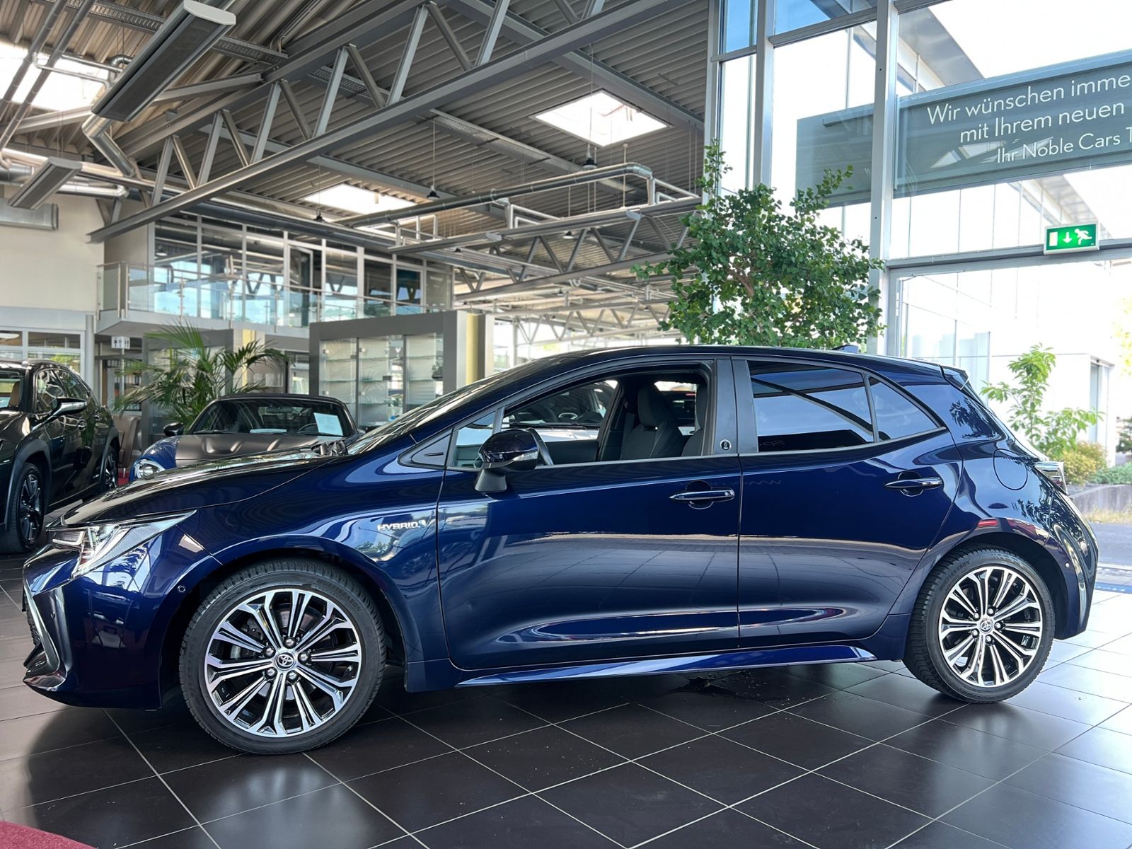Fahrzeugabbildung Toyota Corolla 2.0 Hybrid Team D JBL LED RFK NAVI SHZ