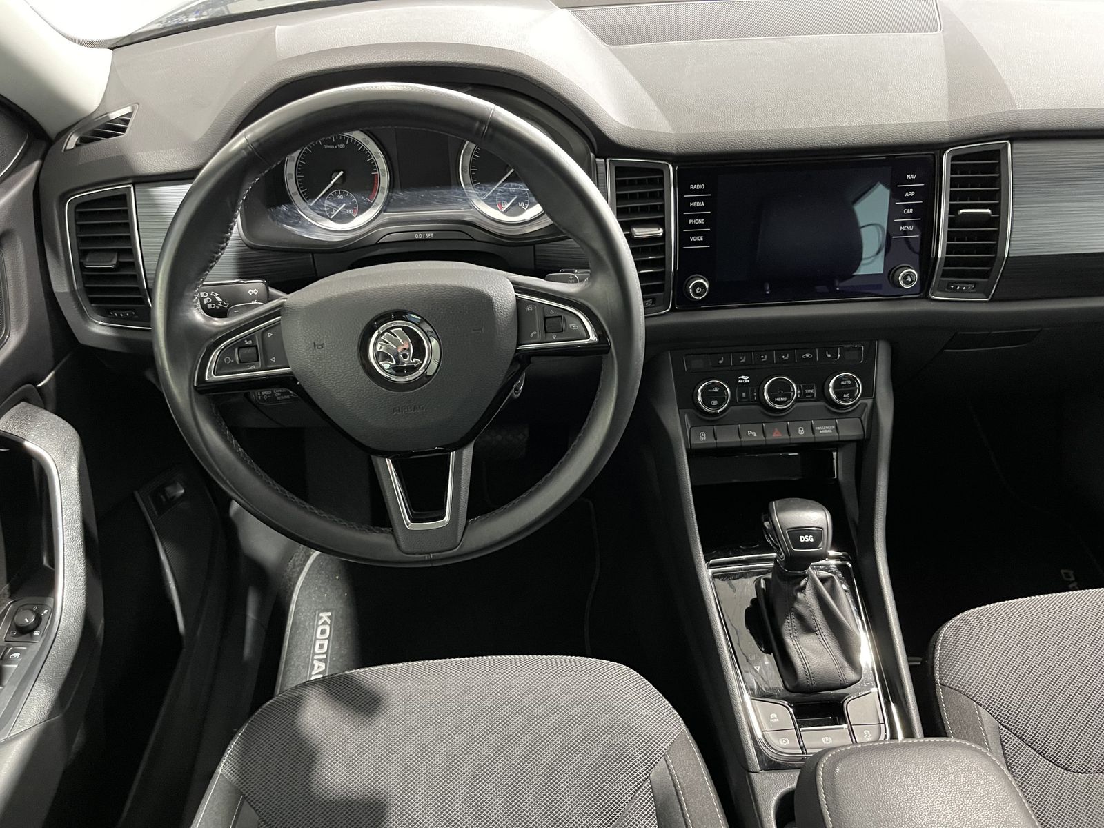 Fahrzeugabbildung SKODA Kodiaq Ambition 2.0 TDI*AHK*ACC*Cam*STHZ*Navi*