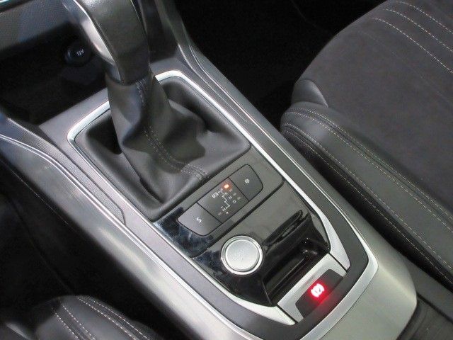 Fahrzeugabbildung Peugeot 308 ALLURE 1.2T NAVI/LED/PANO/LEDER/PDC/ACC/17"