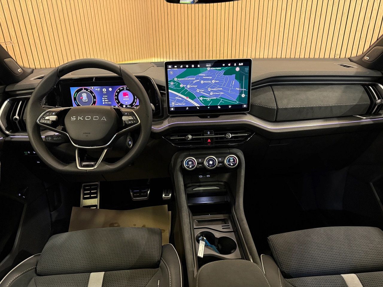 Skoda Kodiaq IV 1.5 TSI DSG PHEV Sportline VOLLAUSST imagem 3