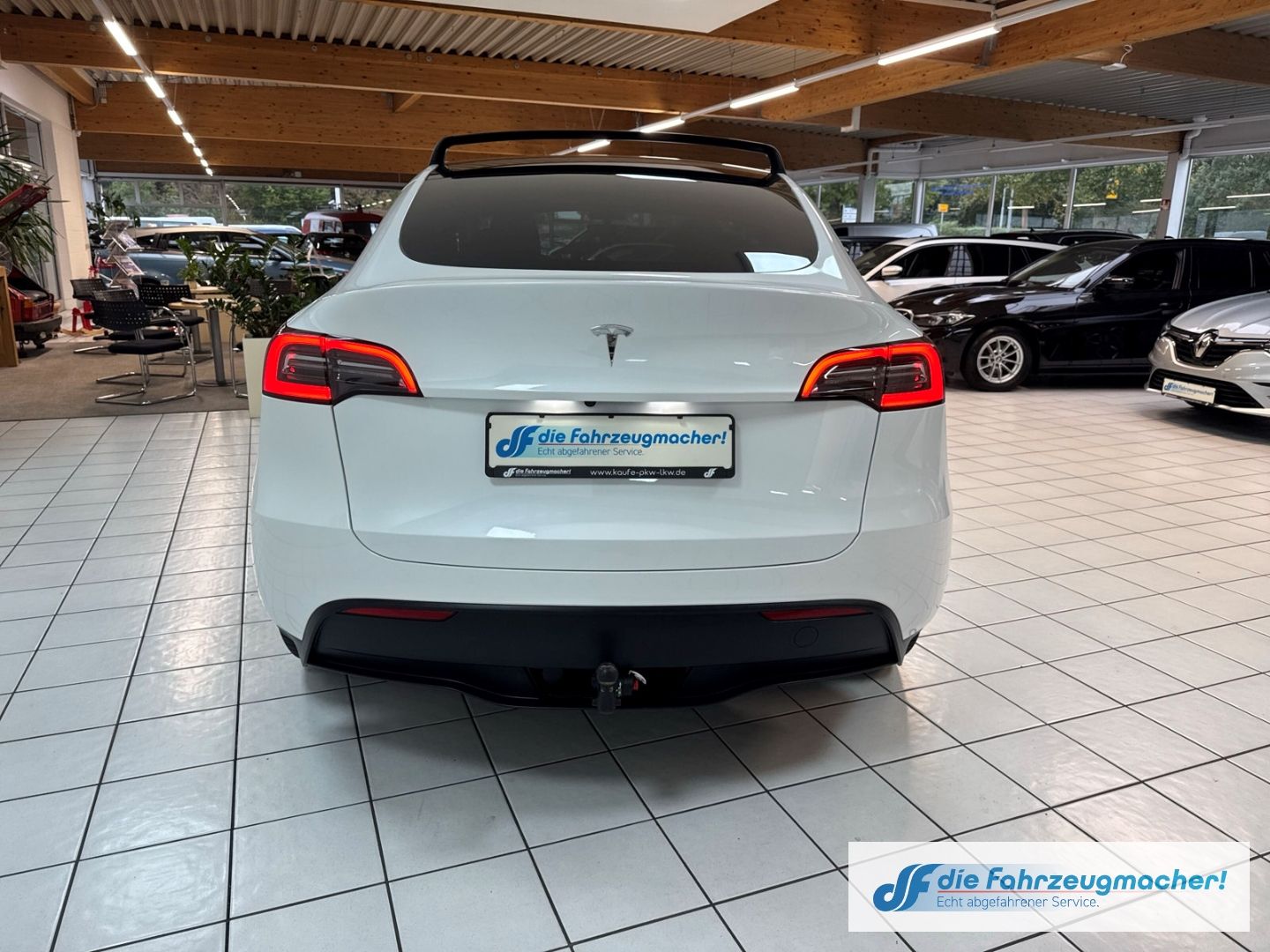 Fahrzeugabbildung Tesla Model Y Long Range Dual AWD Panorama Navi Sounds
