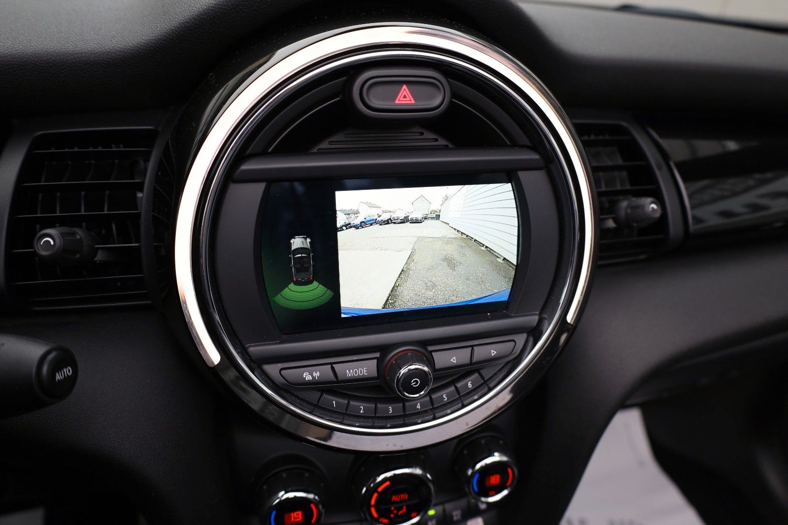 Fahrzeugabbildung MINI COOPER Cabrio, Chili, T.Leder,Navi,LED,Kamera+WR