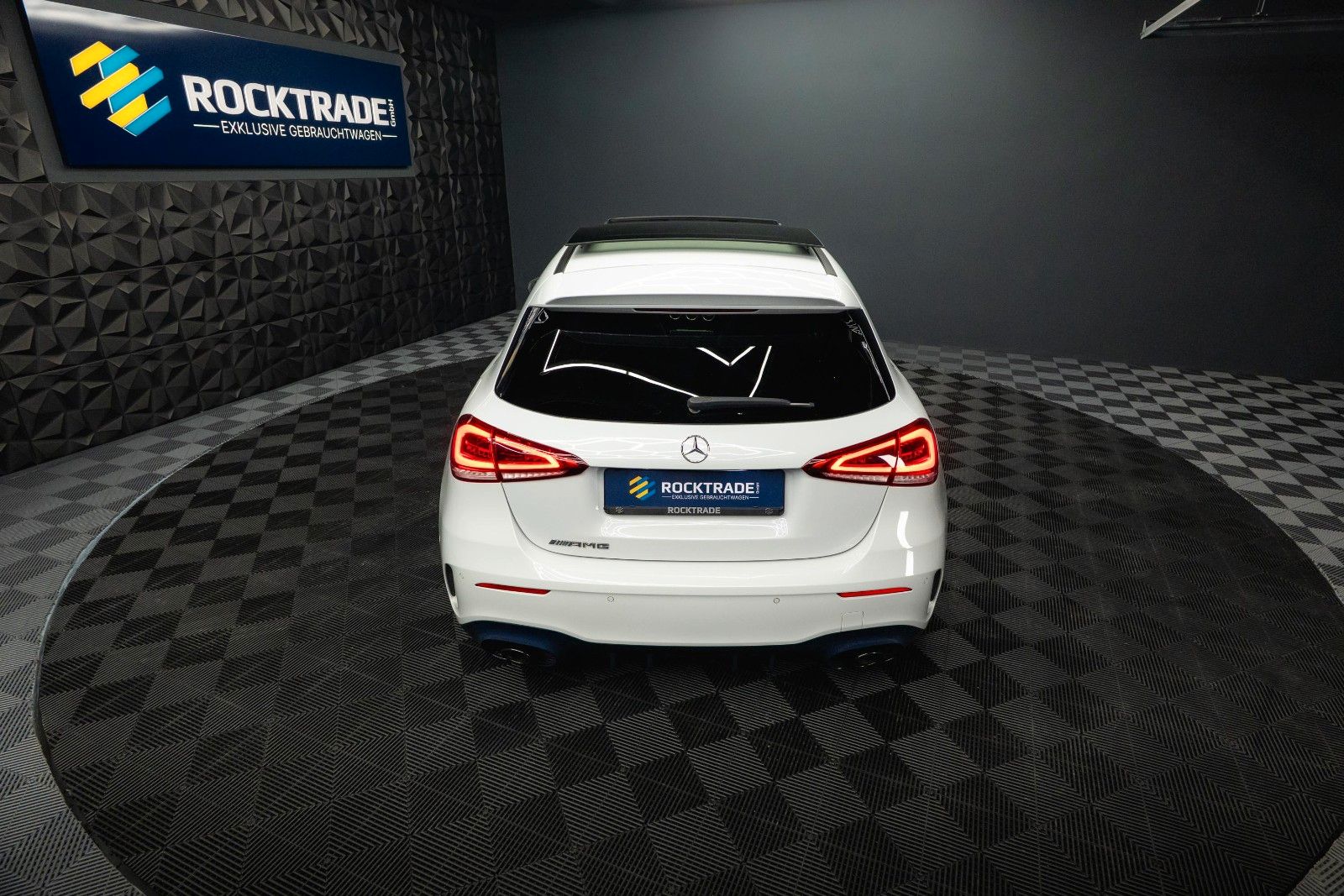 Fahrzeugabbildung Mercedes-Benz A 35 AMG 4Matic Night-Paket *Pano*LED*ACC*DAB*