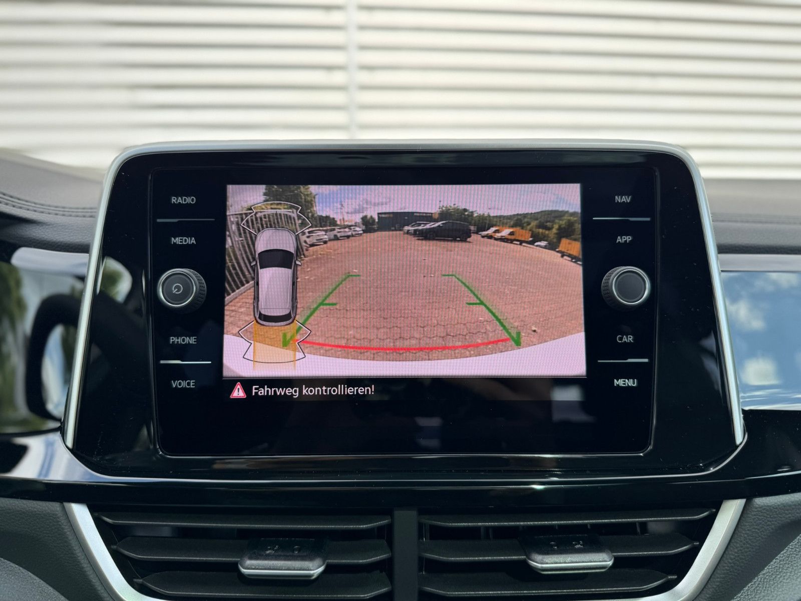 Fahrzeugabbildung Volkswagen T-Roc R-Line 1.5 TSI DSG AHK ACC