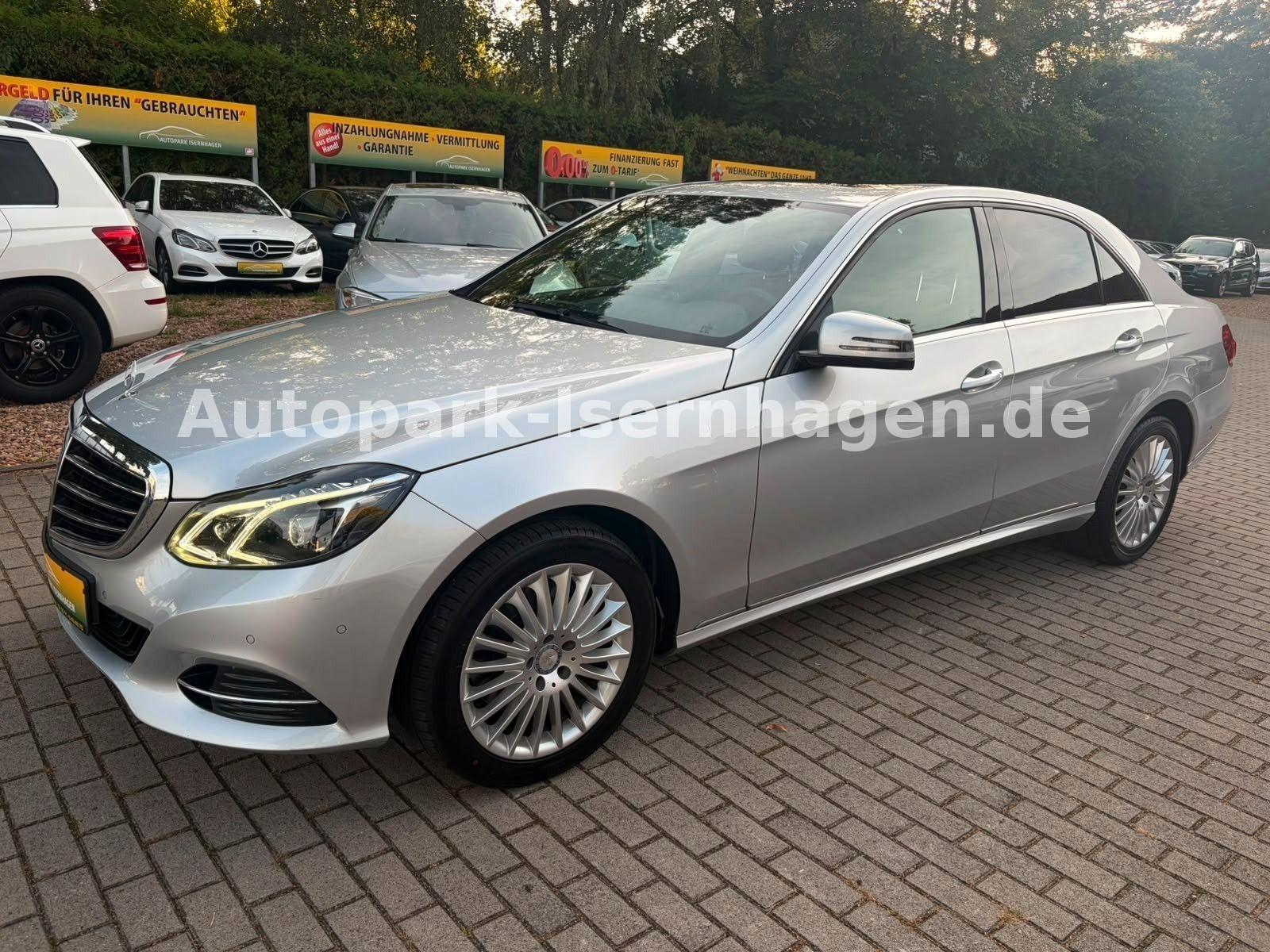 Mercedes-Benz E 300 Elegance*FL*Pano*Leder*4xSZH*Keyless*Xenon