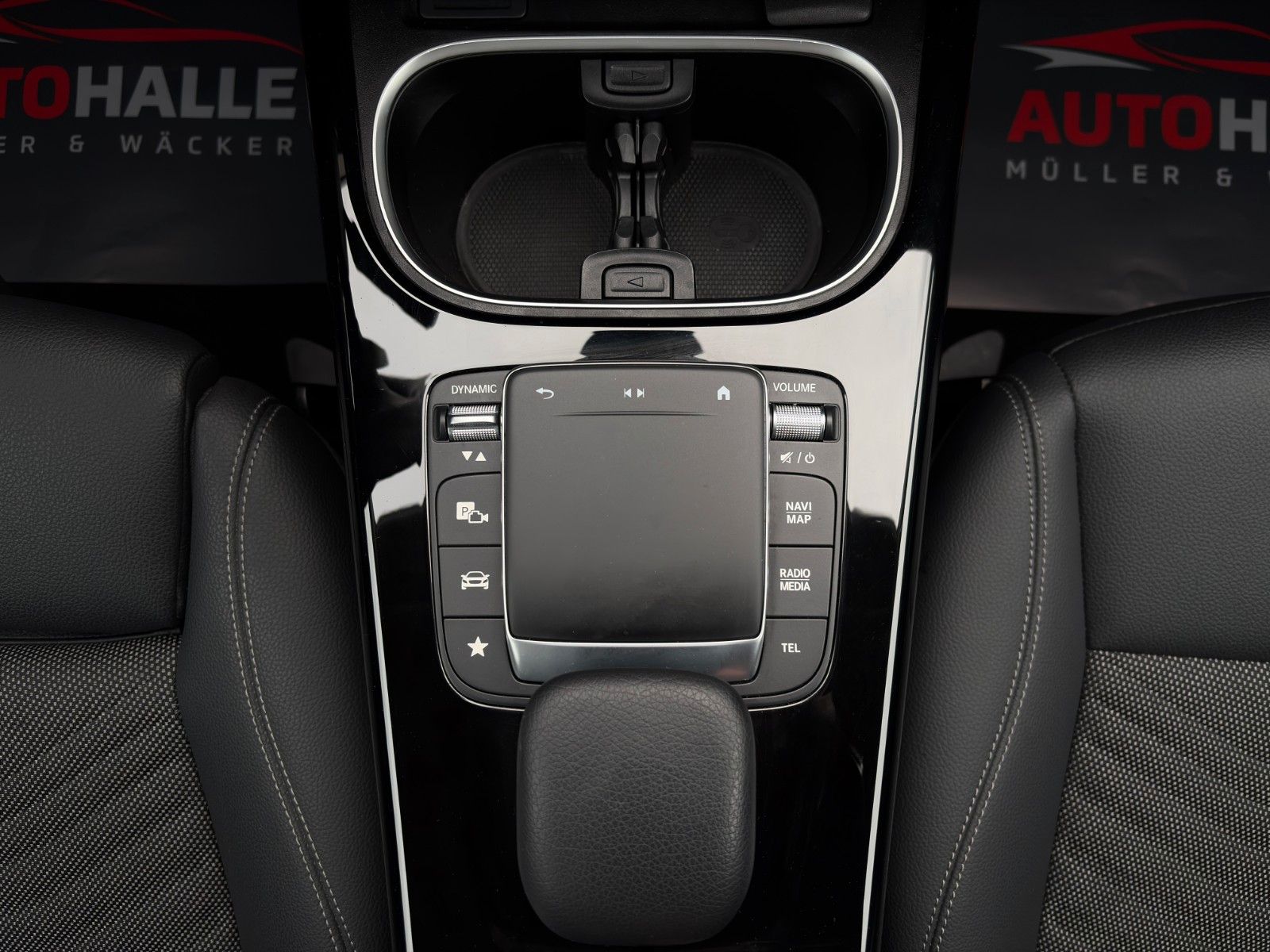 Fahrzeugabbildung Mercedes-Benz CLA 180 SB SHZ LKA TEMP MBUX Navi Wifi CarPlay