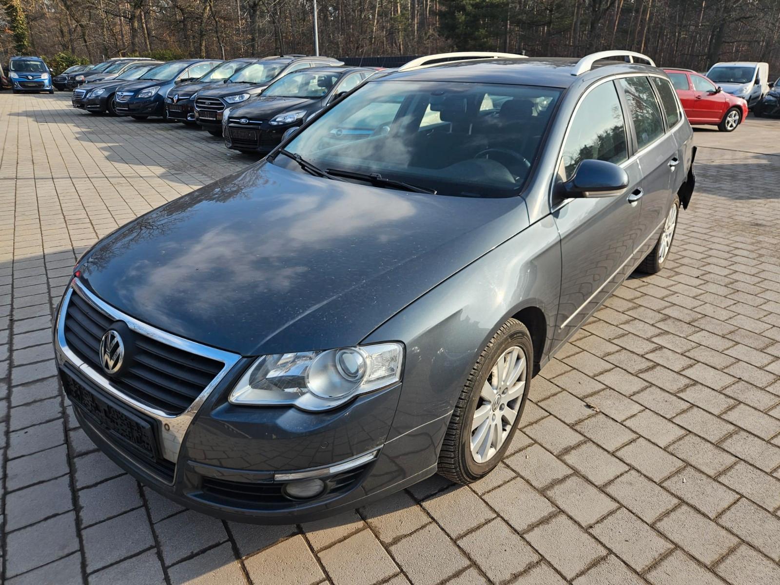 Volkswagen Passat 2009 — rear view