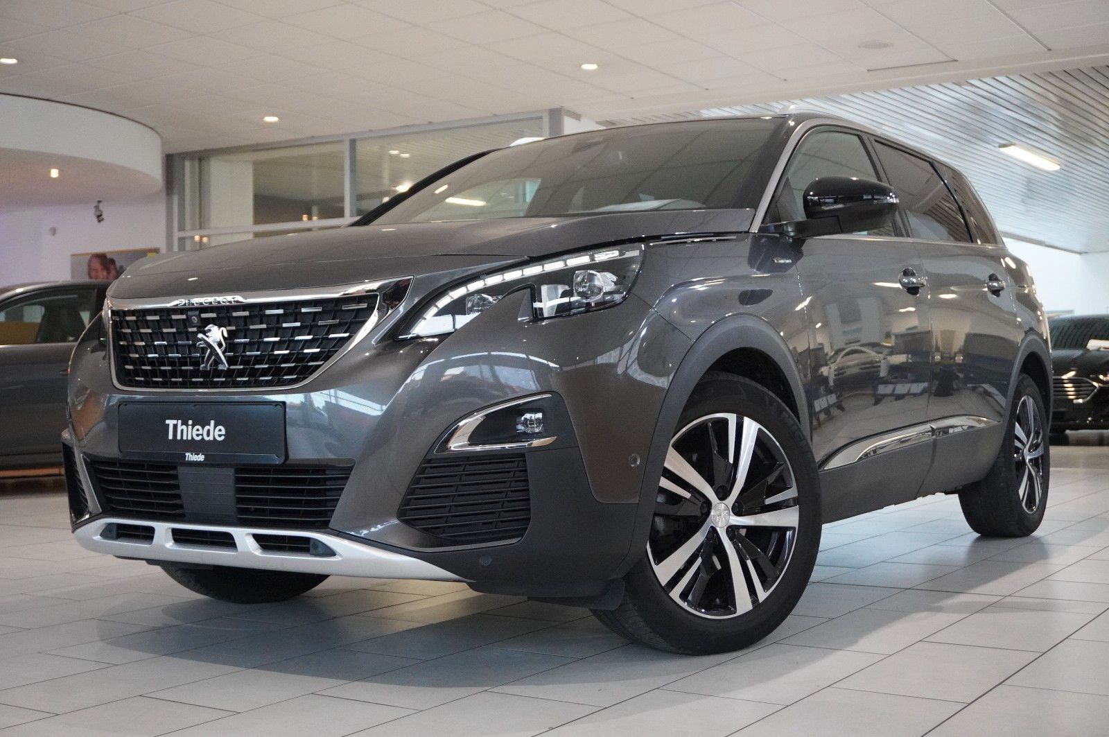 Fahrzeugabbildung Peugeot 5008 1.2T ALLURE GT-LINE 7-SITZ NAVI/LED/KAMERA