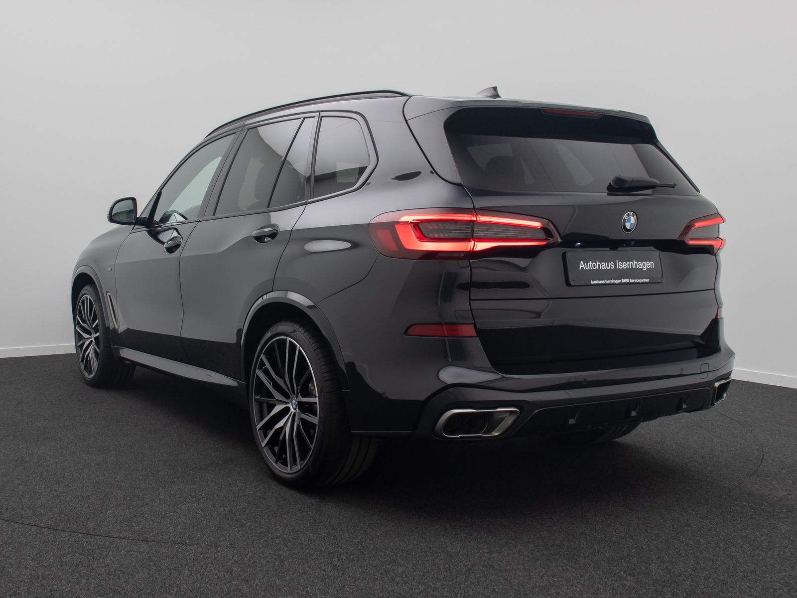 Fahrzeugabbildung BMW X5 M50i 360&deg; HUD Laser SoftCl DispKey Panorama