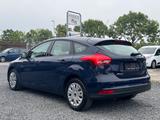 Ford Focus Lim. Ambiente - Ford: Blau