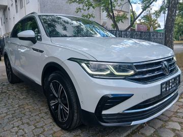 Volkswagen Tiguan - 1