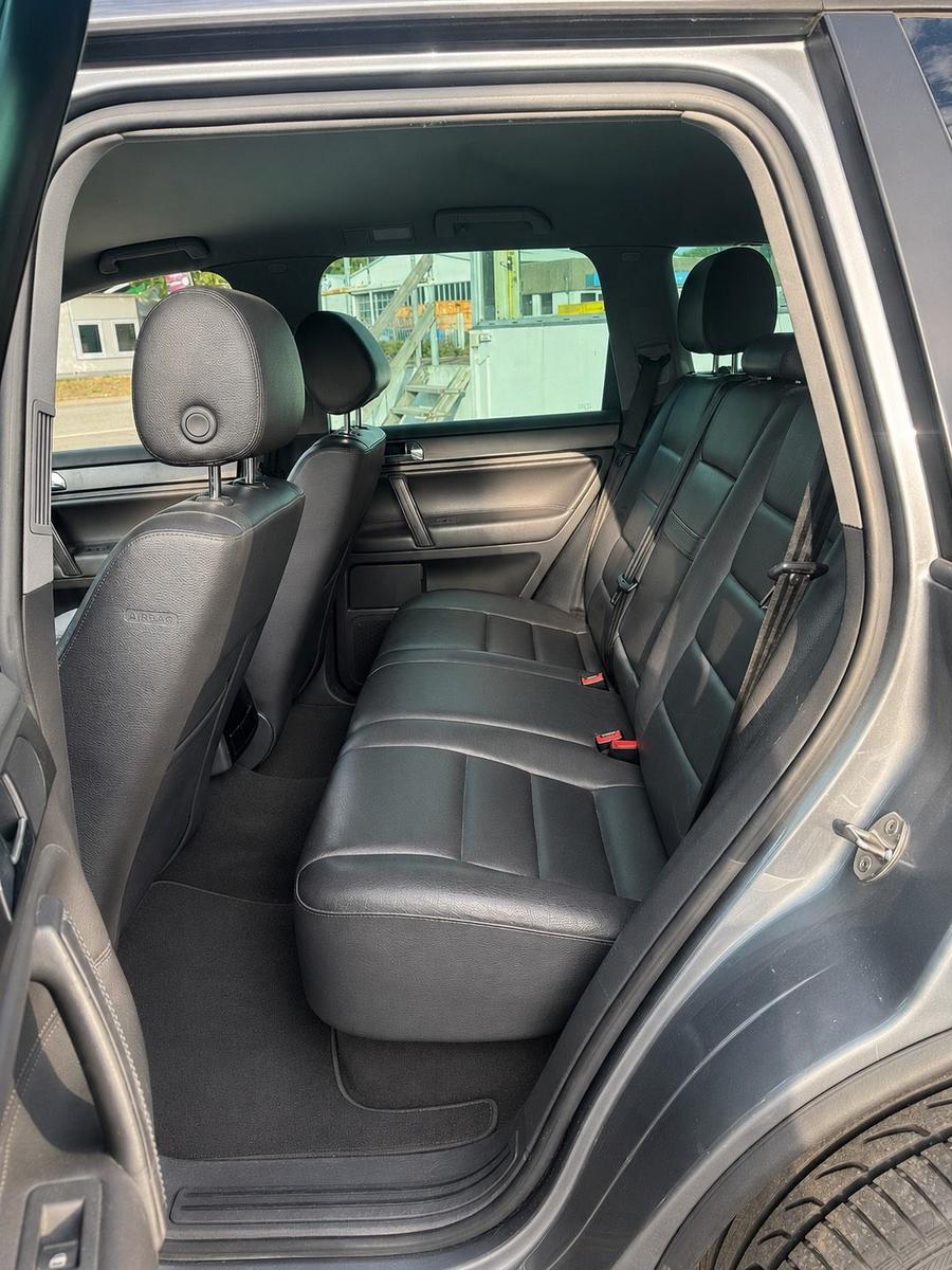 Volkswagen Touareg 2005 — photo 8