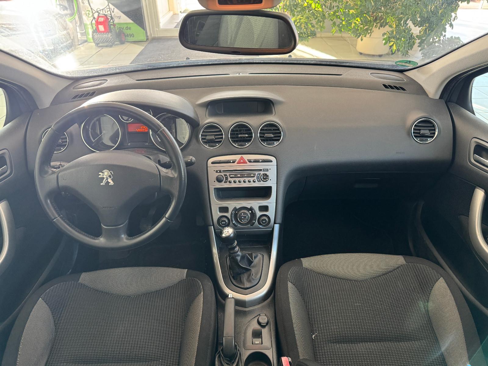 Peugeot 308 2011 — photo 13