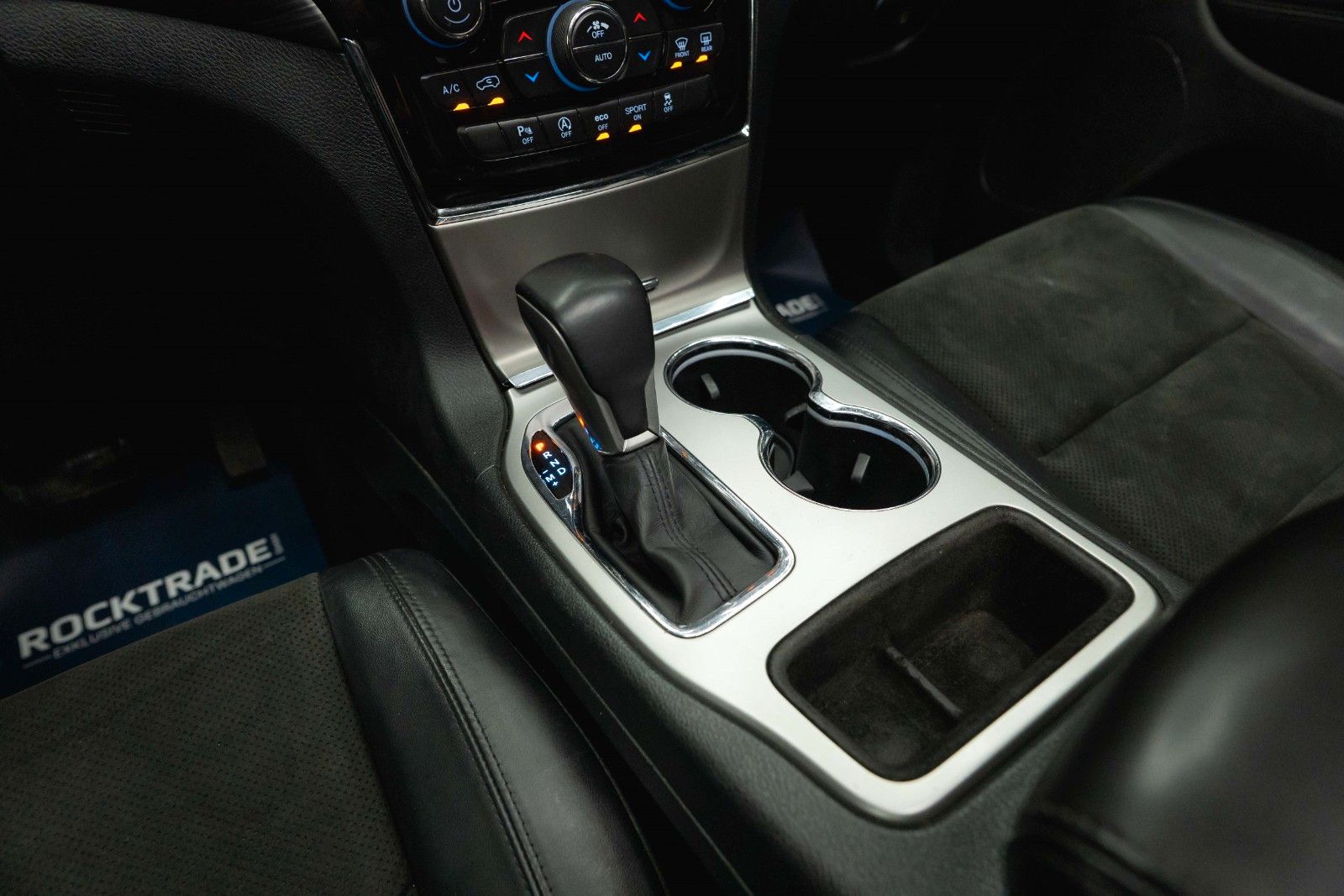 Fahrzeugabbildung Jeep Grand Cherokee 3.6 4x4 Altitude *Pano*CarPlay*