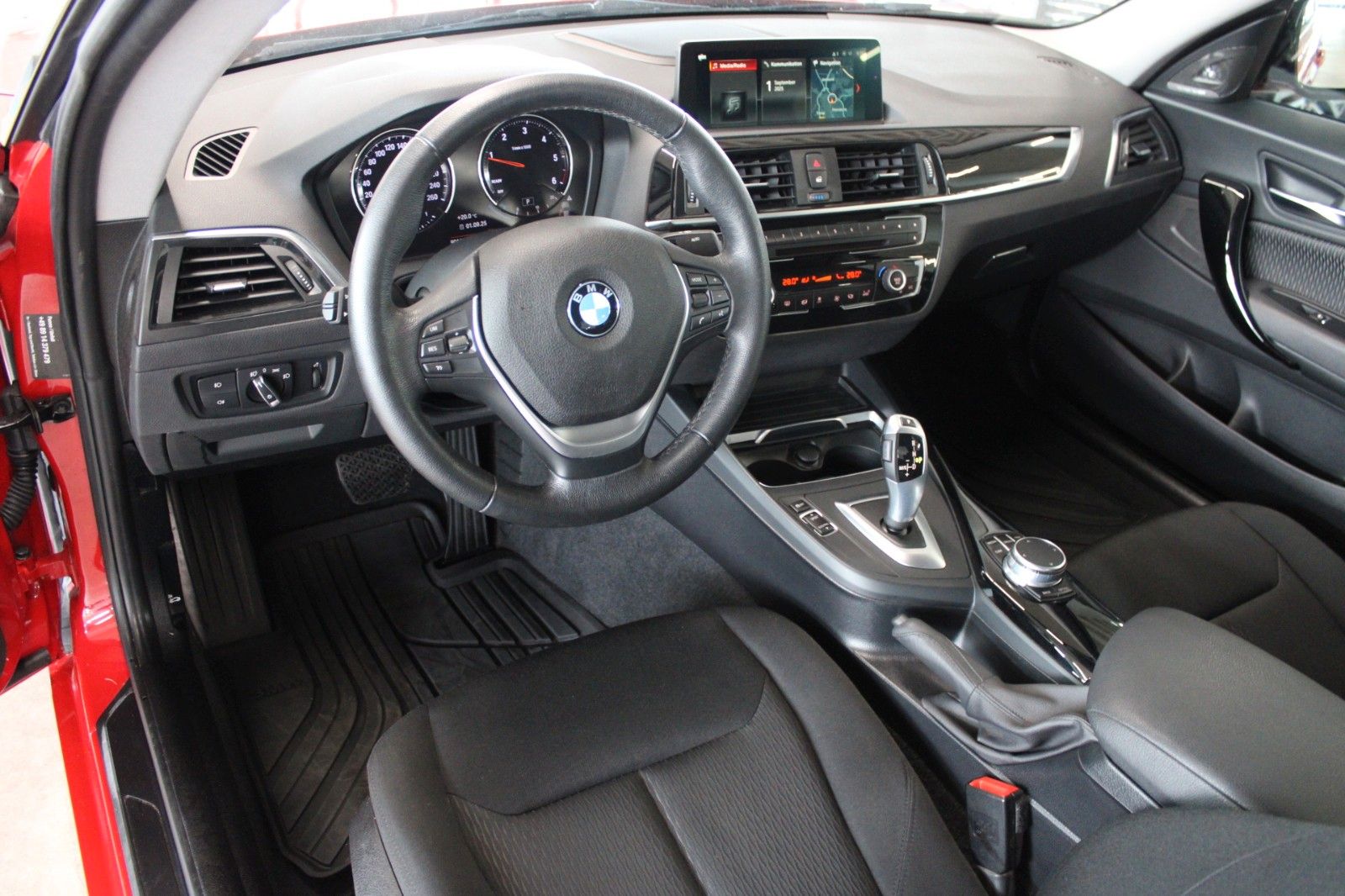 Fahrzeugabbildung BMW 220d xDrive Steptronic Coupé Advantage AHK  uvm.