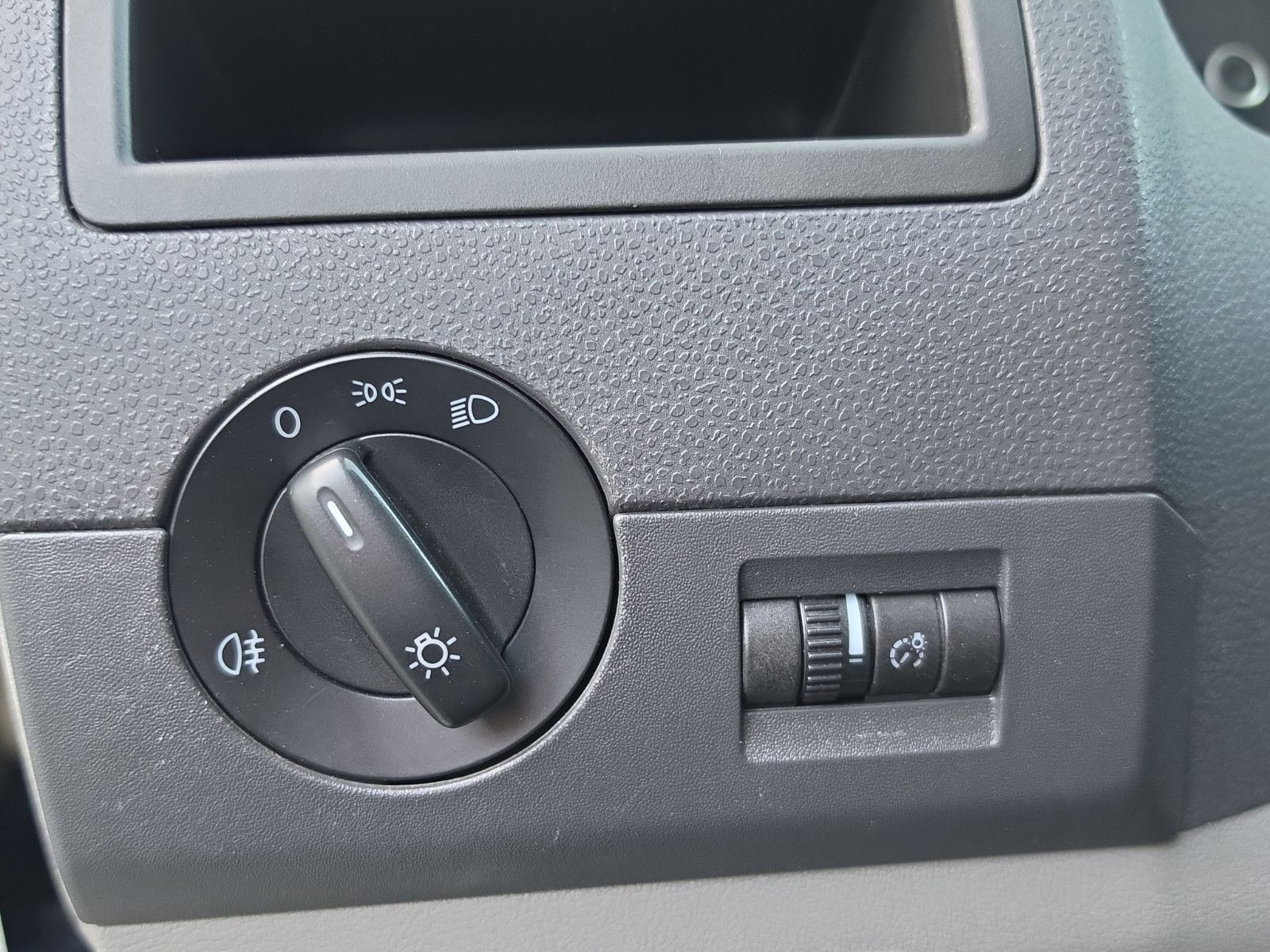 Fahrzeugabbildung Volkswagen T5 Transporter Bus Caravelle Trendline Aus 1Hand