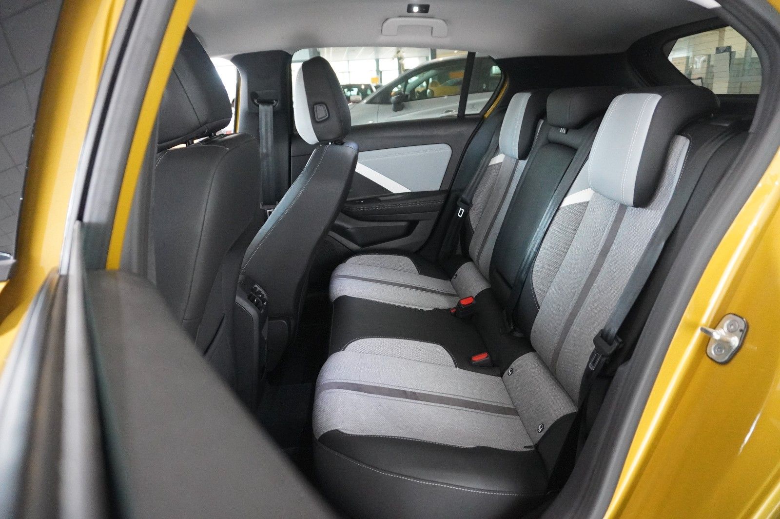 Fahrzeugabbildung Opel Astra L Lim. 1.2T ELEGANCE NAVI/LED/KAMERA/SPORT
