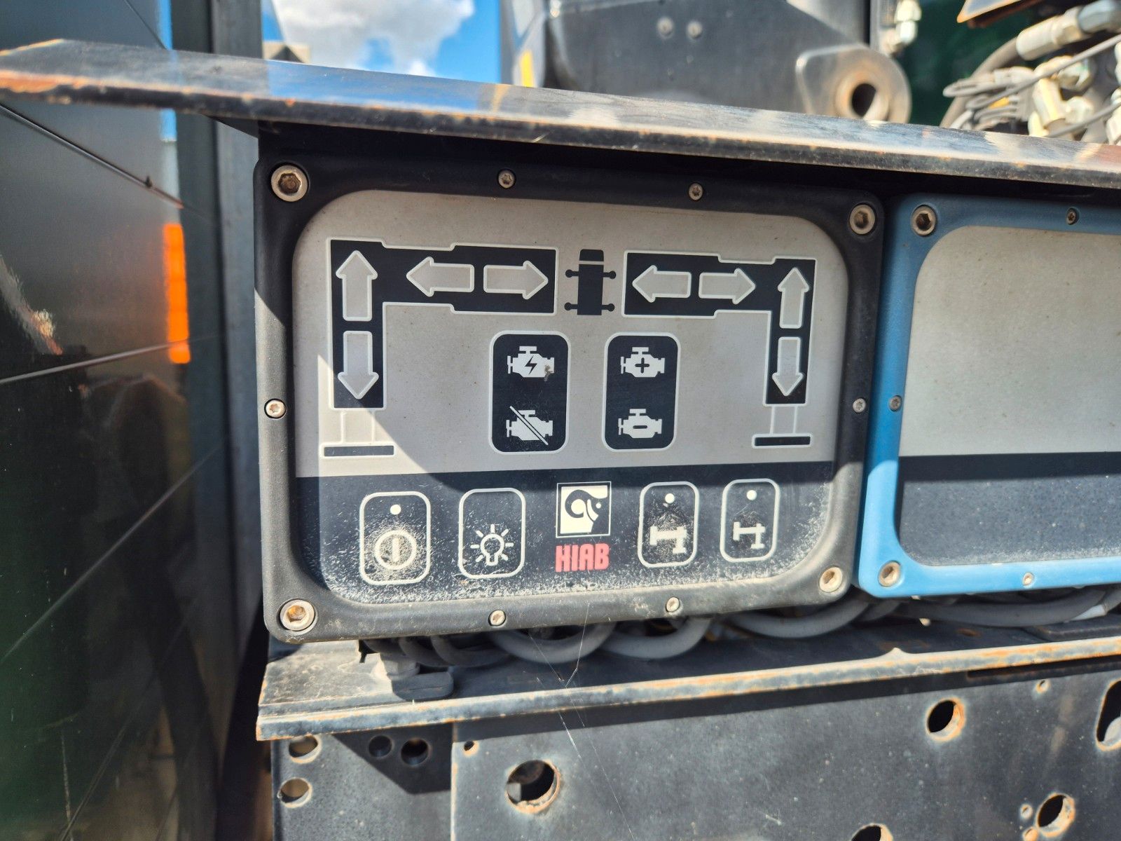 Fahrzeugabbildung MAN TGS 26.420 6x2-4 LL Hiab 177K PRO 2 Stück