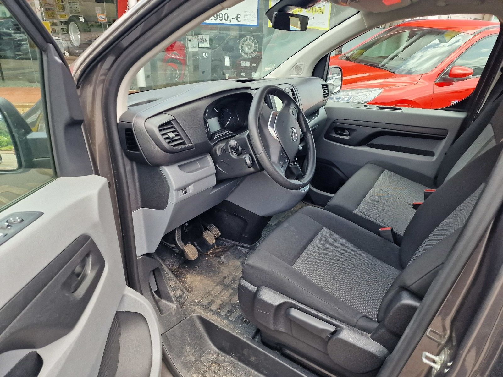 Fahrzeugabbildung Opel Vivaro Kombi M (L2)Navi,PDC,Klima v+h,9-Sitze