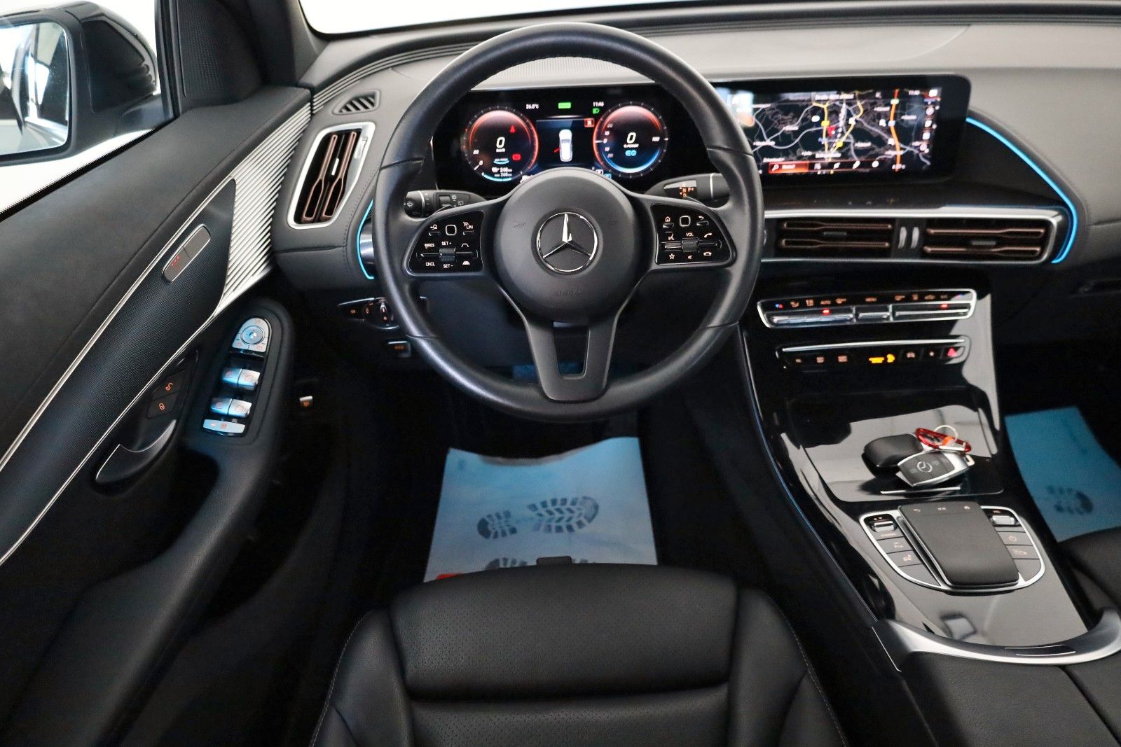 Fahrzeugabbildung Mercedes-Benz EQC 400 4M,Leder,Navi,LED,SH,Kamera,ACC,Keyless