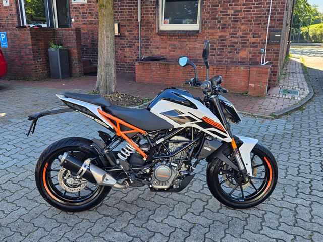 KTM 125 Duke 1.HAND