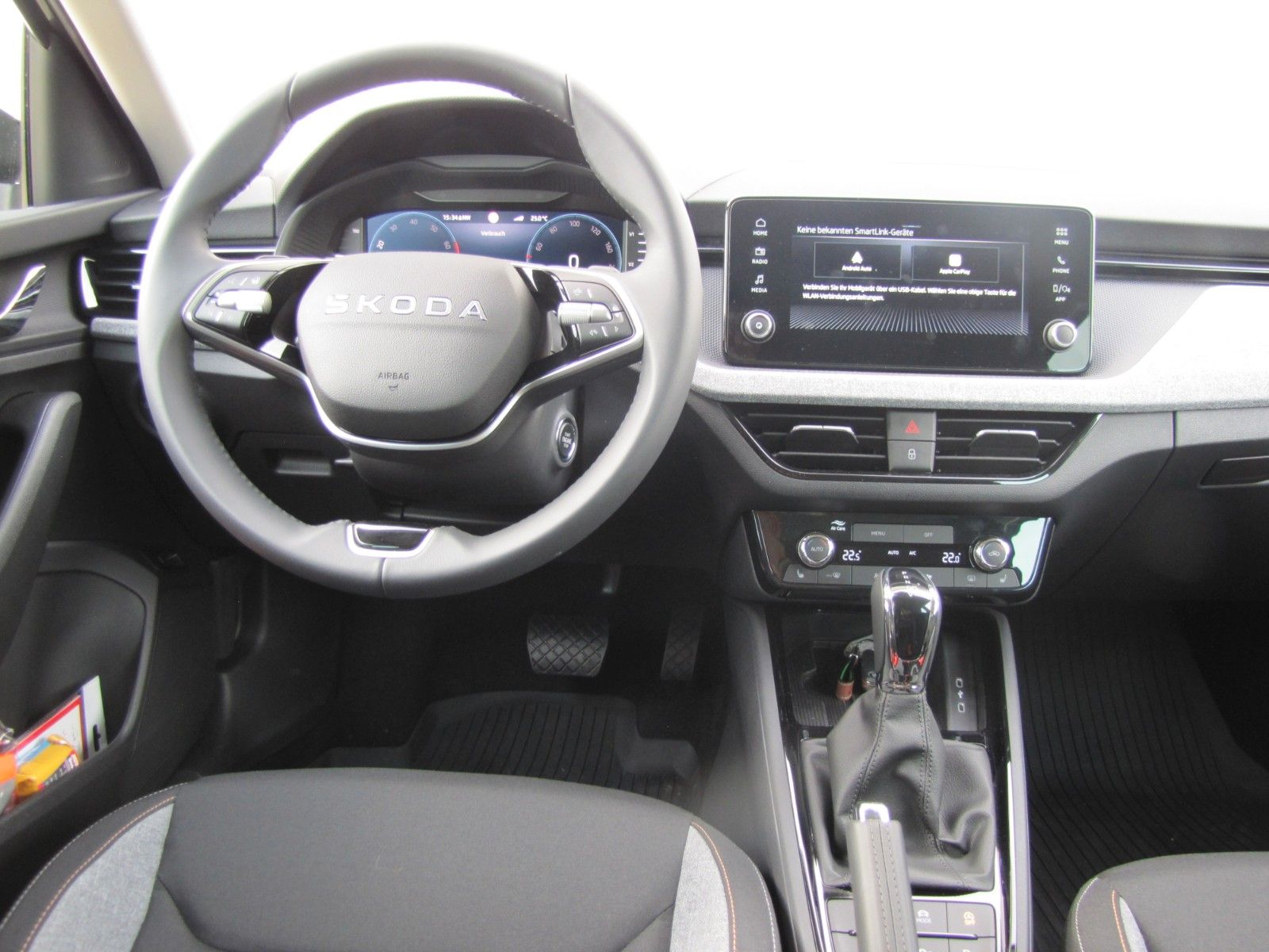 Fahrzeugabbildung SKODA Scala Tour 1.0l TSI 116PS 7-Gang-DSG AHK