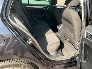 Volkswagen Golf - 8